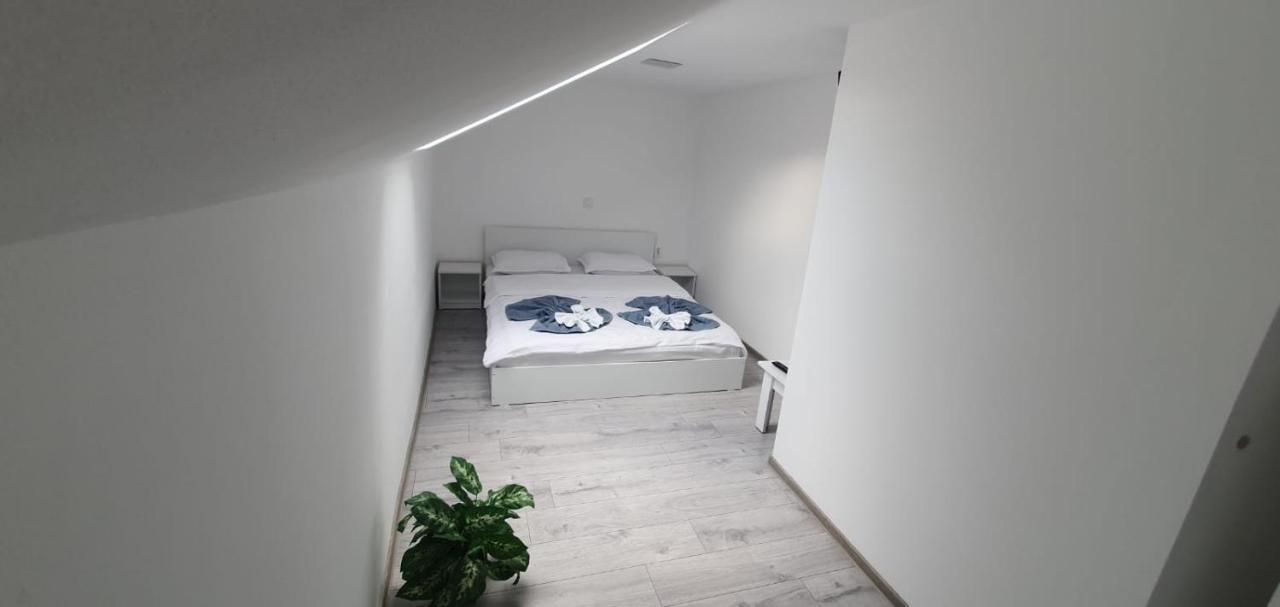 Apartament La Sika Orşova Exteriör bild